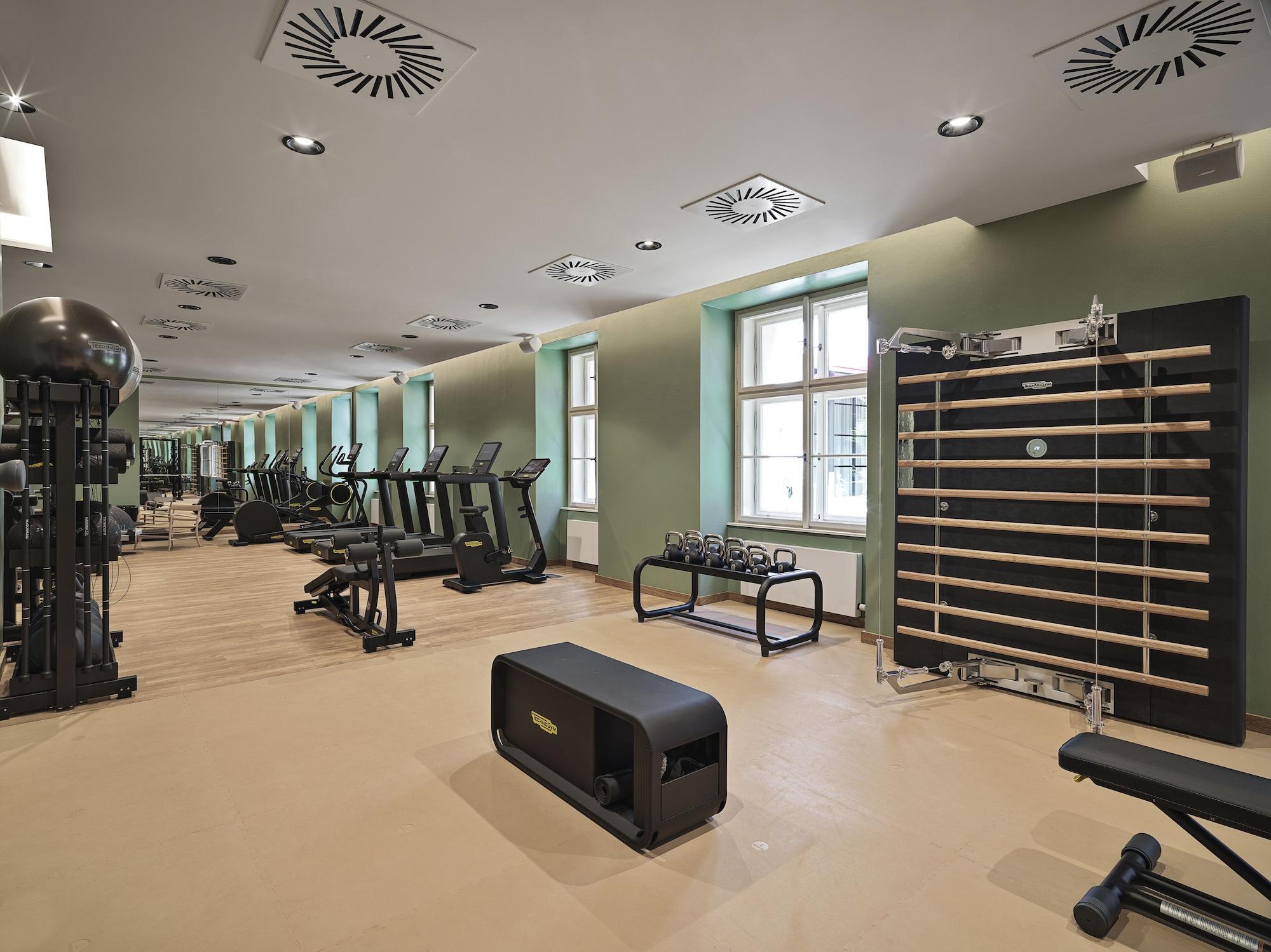 The Julius Prague Hotel Luaran gambar The gym at the Hotel de la Paix