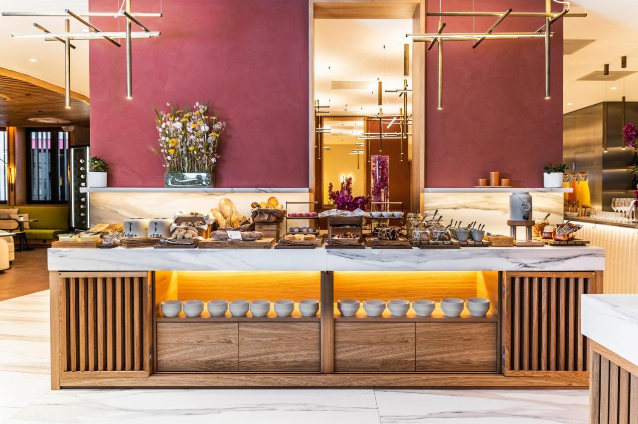 The Julius Prague Hotel Luaran gambar The buffet at the hotel